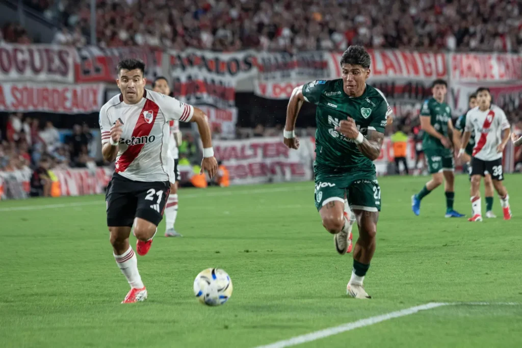 River visita a Sarmiento
