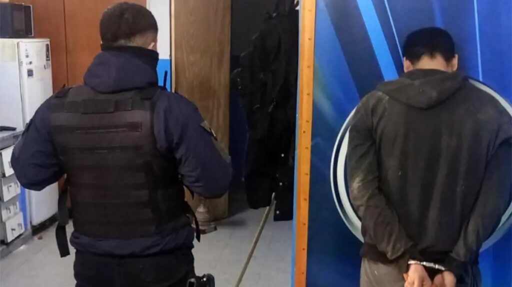 Viedma: tres pedidos de captura y una detención en el barrio Guido