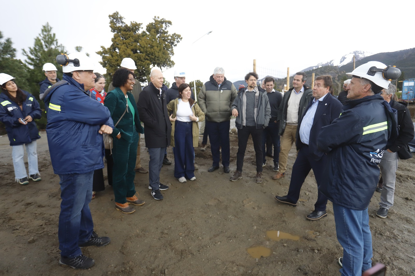 En este momento estás viendo Weretilneck y CAF recorrieron la obra de agua más importante de Bariloche