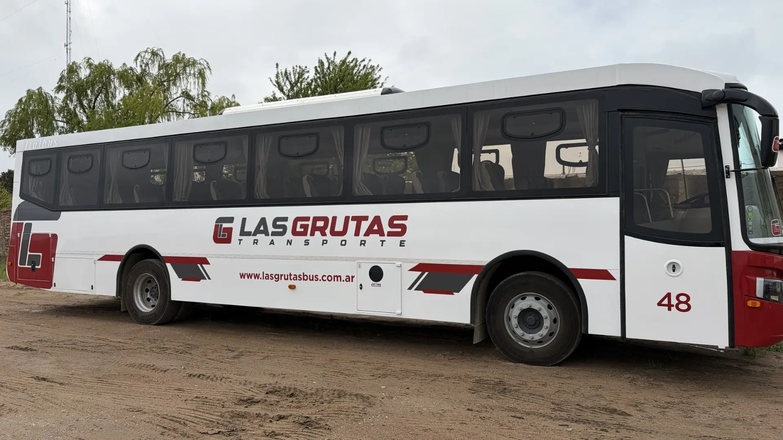 En este momento estás viendo Por gestiones de Weretilneck, habrá más colectivos entre Bariloche, la Región Sur y el Alto Valle