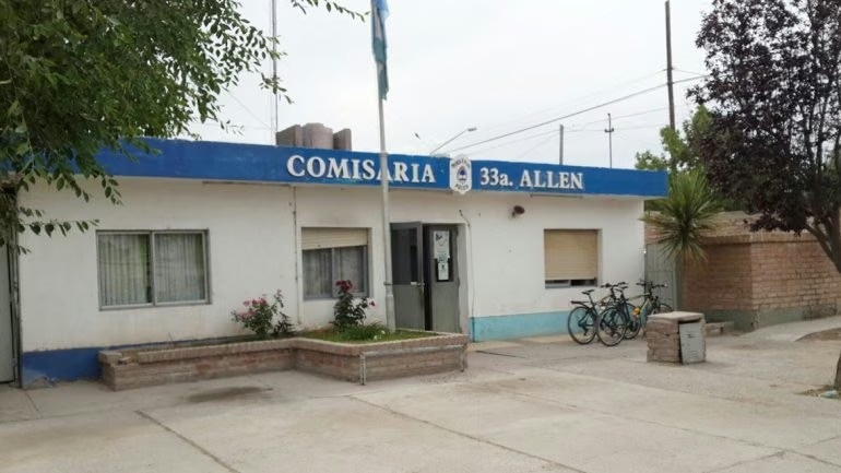 Lee más sobre el artículo Crimen en Allen: buscan al sospechoso del asesinato de una mujer de 35 años