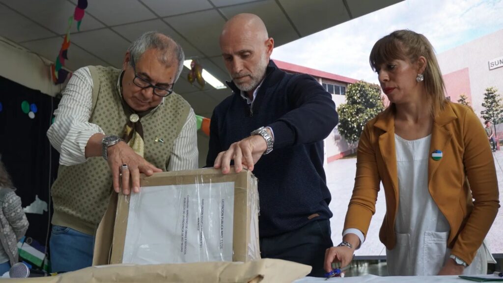 El Gobierno de Río Negro inauguró una nueva etapa de la red de gas en Mainqué y anunció nuevas obras