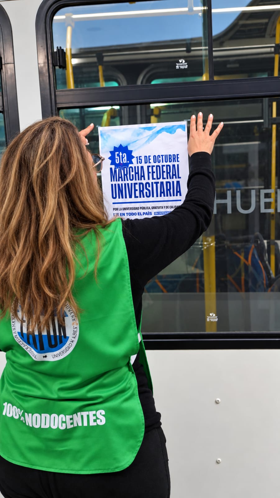 En este momento estás viendo Pehuenche difunde la 5ª Marcha Federal Universitaria en 60 colectivos del Alto Valle