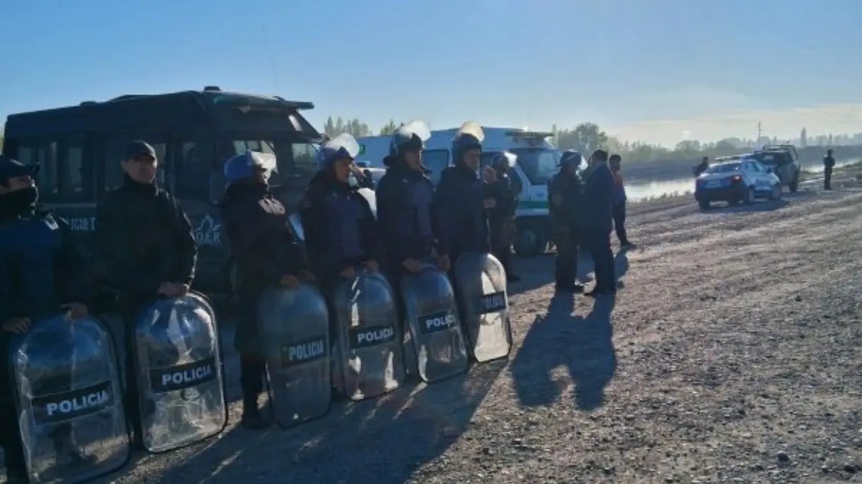 En este momento estás viendo Un amplio operativo policial permitió recuperar un predio en Allen