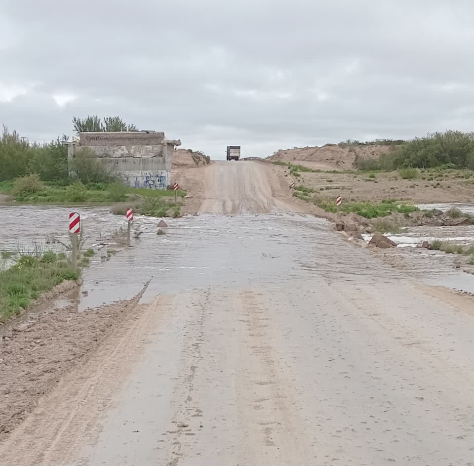 En este momento estás viendo Corte total en la Ruta 23 entre Ramos Mexía y Valcheta por agua sobre la calzada