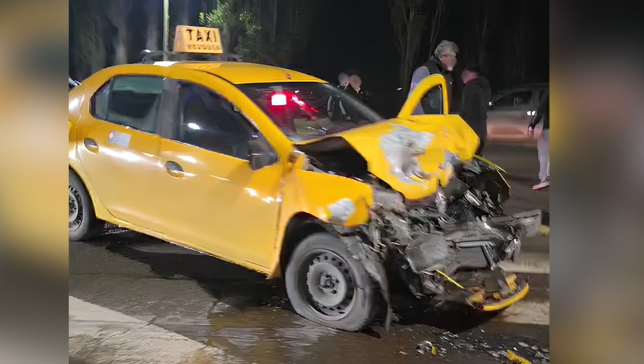Lee más sobre el artículo Neuquén: murió un taxista  tras chocar contra una traffic en la avenida Mosconi