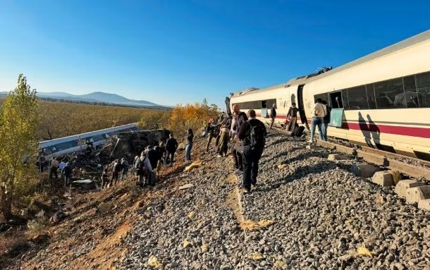 Tragedia ferroviaria en España: al menos 50 muertos y 179 heridos tras un choque de trenes en Toledo